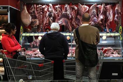 Productos no importados como la carne son los que más aumentan. Esto se atribuye a la especulación.