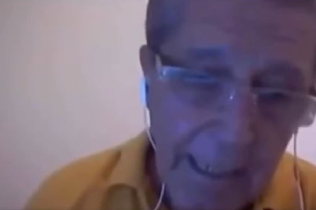 Profesor fue victima de una broma en una clase virtual y generó indignación en las redes