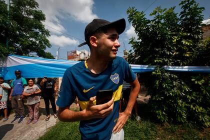 Profundo dolor de los vecinos en Villa Fiorito, casa natal de Diego Maradona, en el día de su fallecimiento.