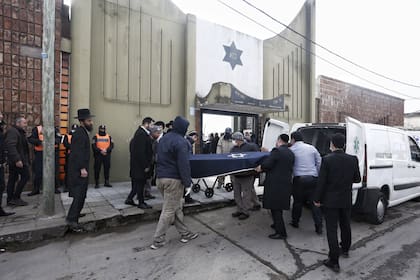 Profundo dolor durante la despedida de la madre y los cuatro hermanos que murieron en el incendio de Recoleta, ocurrido hace un mes