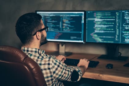 El salario promedio de los programadores en la Argentina casi quintuplica el salario mínimo vital y móvil, actualizado en octubre de 2020.