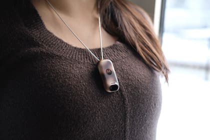 Project Maxwell es un prototipo de Motorola para crear un dispositivo que grabar todo lo que nos dicen y le saca fotos a todo, una suerte de testigo omnipresente gestionado por una IA incorporada