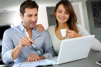 Pros y contras de adquirir una propiedad por medio de una subasta; cuáles son los deberes previos antes de hacer clic