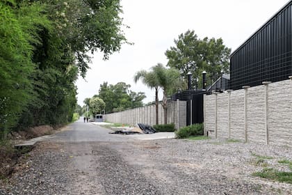 PROPIEDADES: Recorrida por barrio abierto en Pilar, Buenos Aires, Argentina. Lunes 8 de Diciembre, 2025.