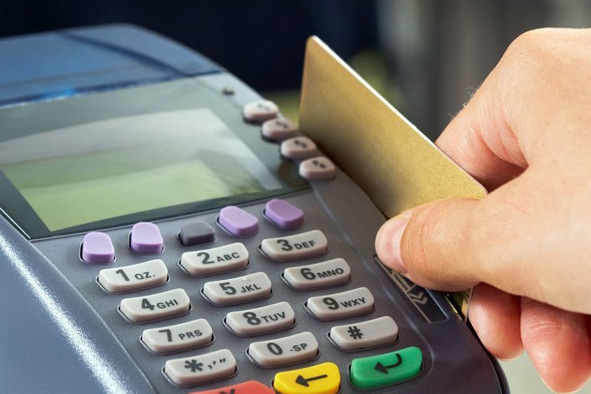 Proponen que el IVA se reintegre por tarjeta