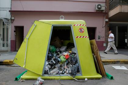 Propuso a la Legislatura habilitar el uso de la técnica y posterga las metas de reducción de los residuos que se envían a rellenos sanitarios; rechazo de ONG ecologístas