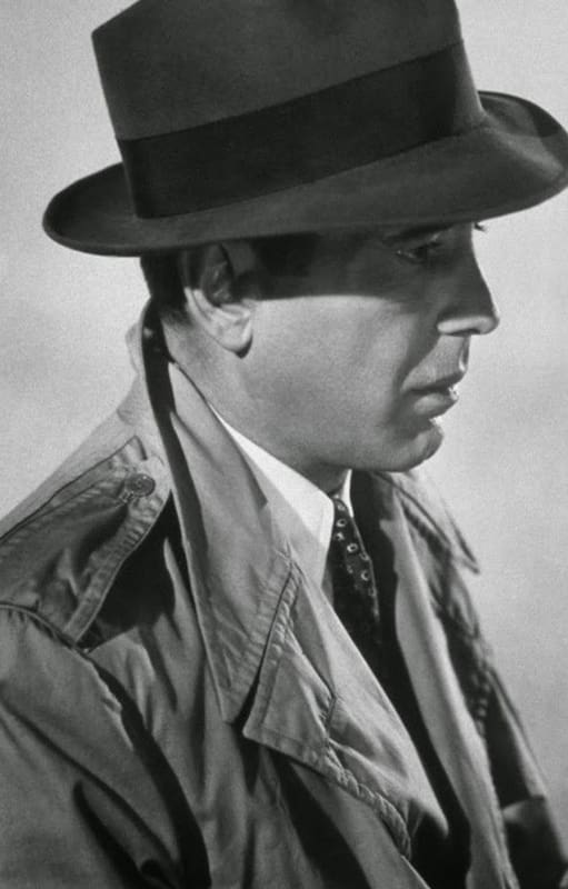 Protagonizada por Humphrey Bogart e Ingrid Bergman, Casablanca estrenó en cines en 1942.
