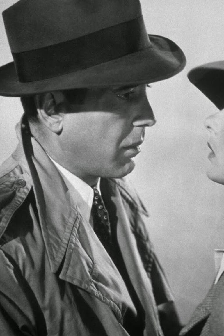 Protagonizada por Humphrey Bogart e Ingrid Bergman, Casablanca estrenó en cines en 1942.