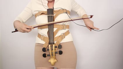 Protesis para músicos, Natalia Belén Forcada (La Plata, Buenos Aires, 40 años)