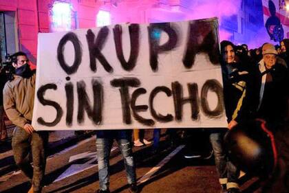Los okupas, un término confuso que proviene de un movimiento de protesta de la izquierda que busca dar uso social a inmuebles abandonados.