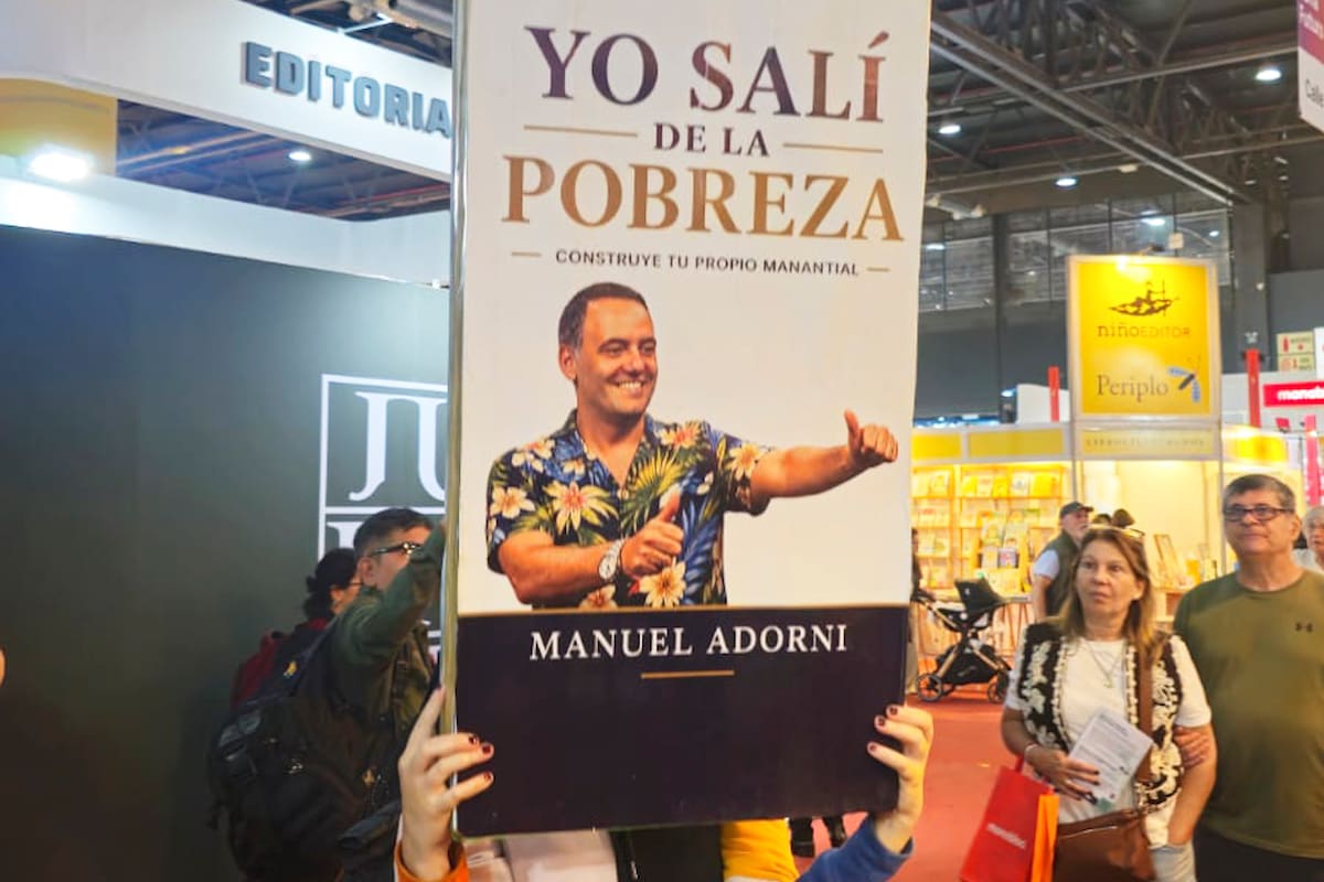 Protesta con libros ficticios en la Feria del Libro