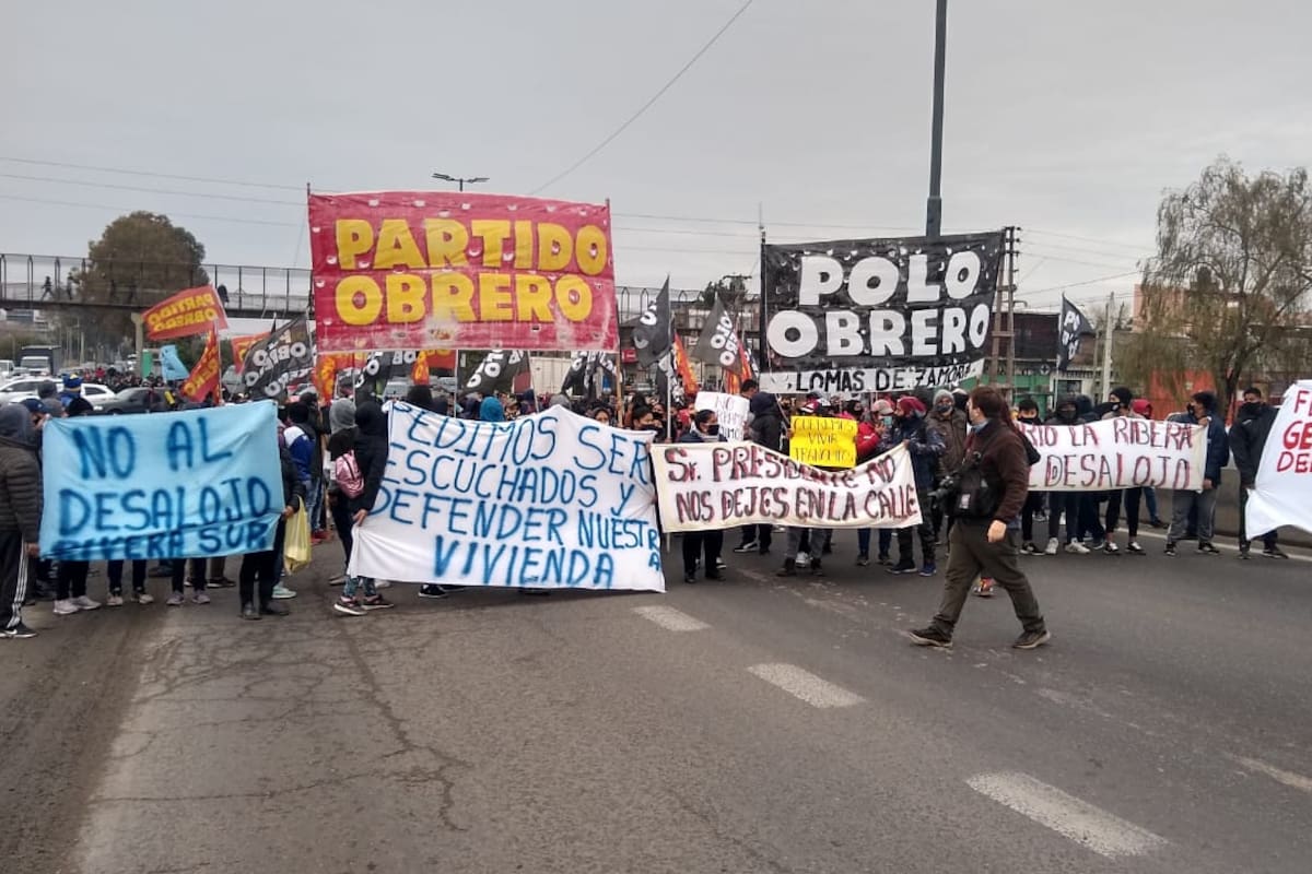 Protesta contra el desalojo de 237 familias en Lomas de Zamora