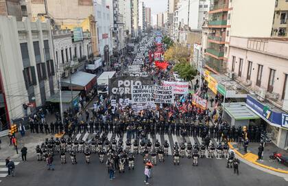 Protesta contra el Gobierno en reclamo por la escasez de alimentos en los comedores sociales en Buenos Aires, el jueves 6 de junio