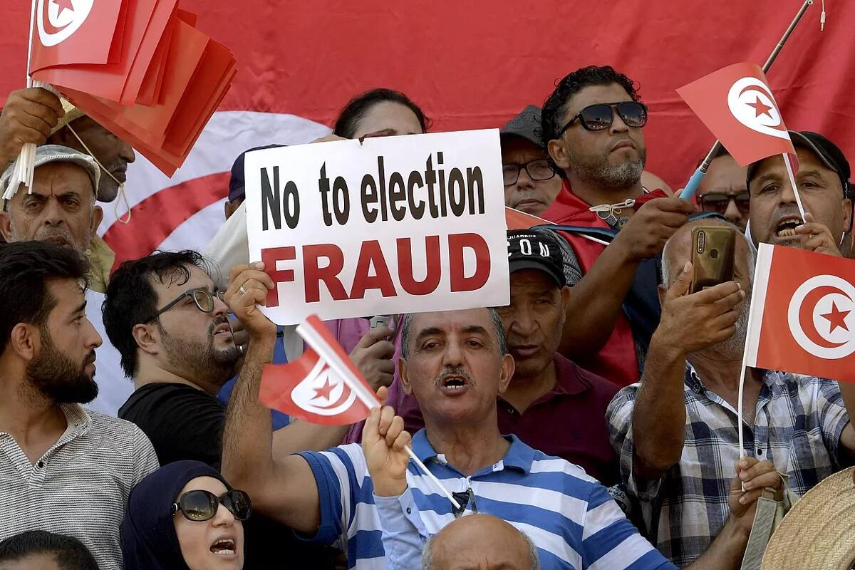 Protesta contra el polémico referéndum constitucional de 2022 en Túnez