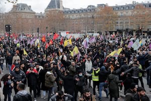 Protesta contra el reciente tiroteo en el centro cultural kurdo en París