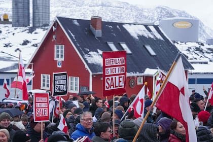 Protesta contra Trump frente al consulado estadounidense en Nuuk, Groenlandia