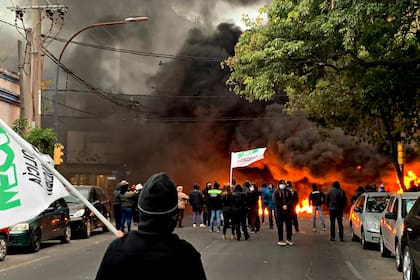 Neumáticos quemados en la protesta de Suoem