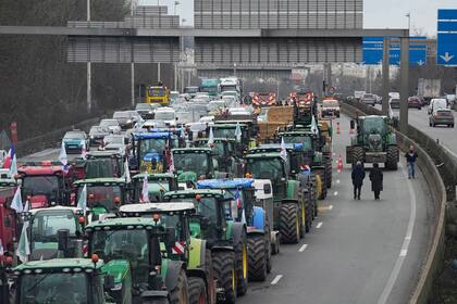 Protesta de agricultores franceses en Argenteuil, al norte de París