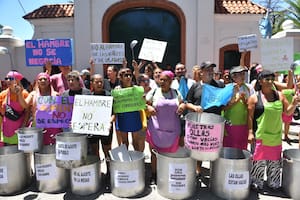 Protesta de Barrios de Pie frente a la residencia presidencial de Olivos