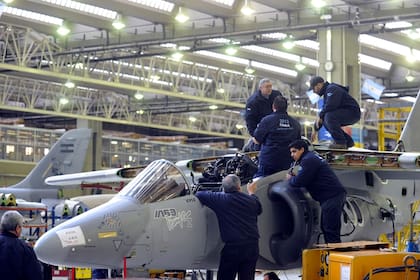 Protesta de empleados de Fadea por decenas de despidos