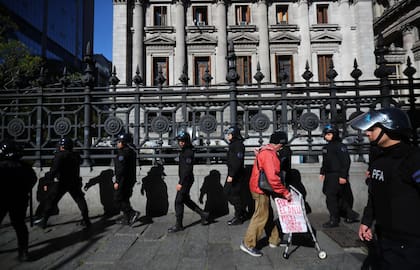 Protesta de jubilados frente al Congreso