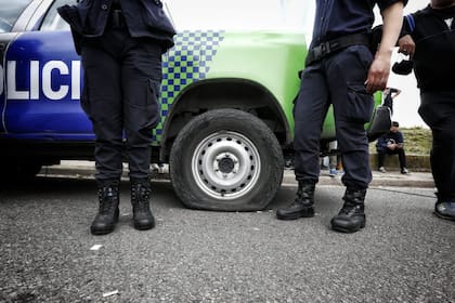 Protesta de la policía bonaerense en el Puente 12, en La Matanza