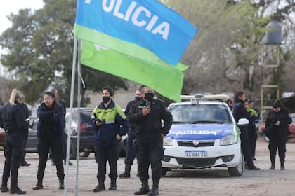 Protesta de la policía en el Comando de patrulla La Plata.