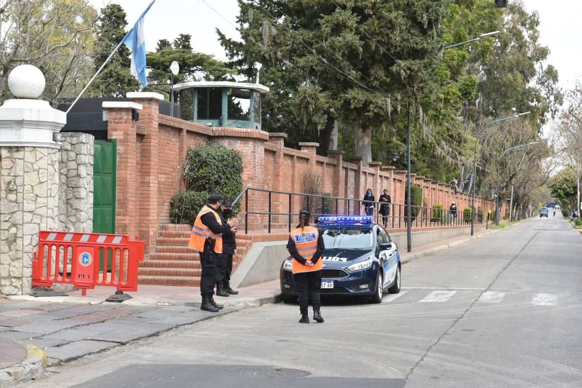 Protesta de la policía frente a la Quinta de Olivos