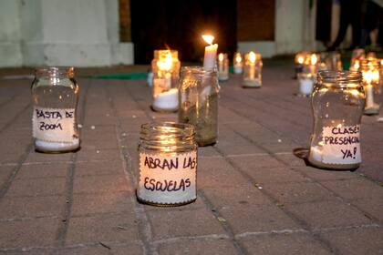 Protesta de padres autoconvocados por la interrupción de la presencialidad en la Quinta de Olivos, a principios de junio
