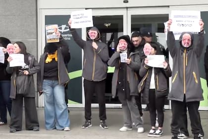 Protesta de trabajadores de Flybondi