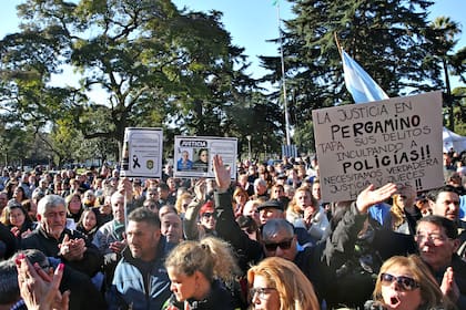 Marcha por los policías caídos en La Plata