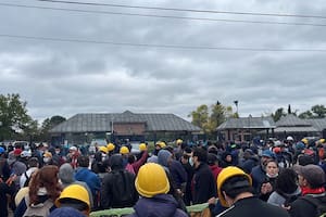 Protesta en la puerta del country donde vive el ministro de Economía LuisCaputo