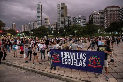 Protesta en Rosario por la suspensión de las clases presenciales