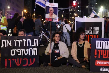 Protesta en Tel Aviv en reclamo de la liberación de los rehenes, tras la muerte por error de tres secuestrados en Gaza