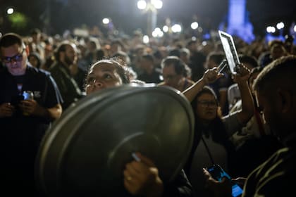 Protesta frente al Congreso tras las medidas anunciadas por el presidente Javier Milei