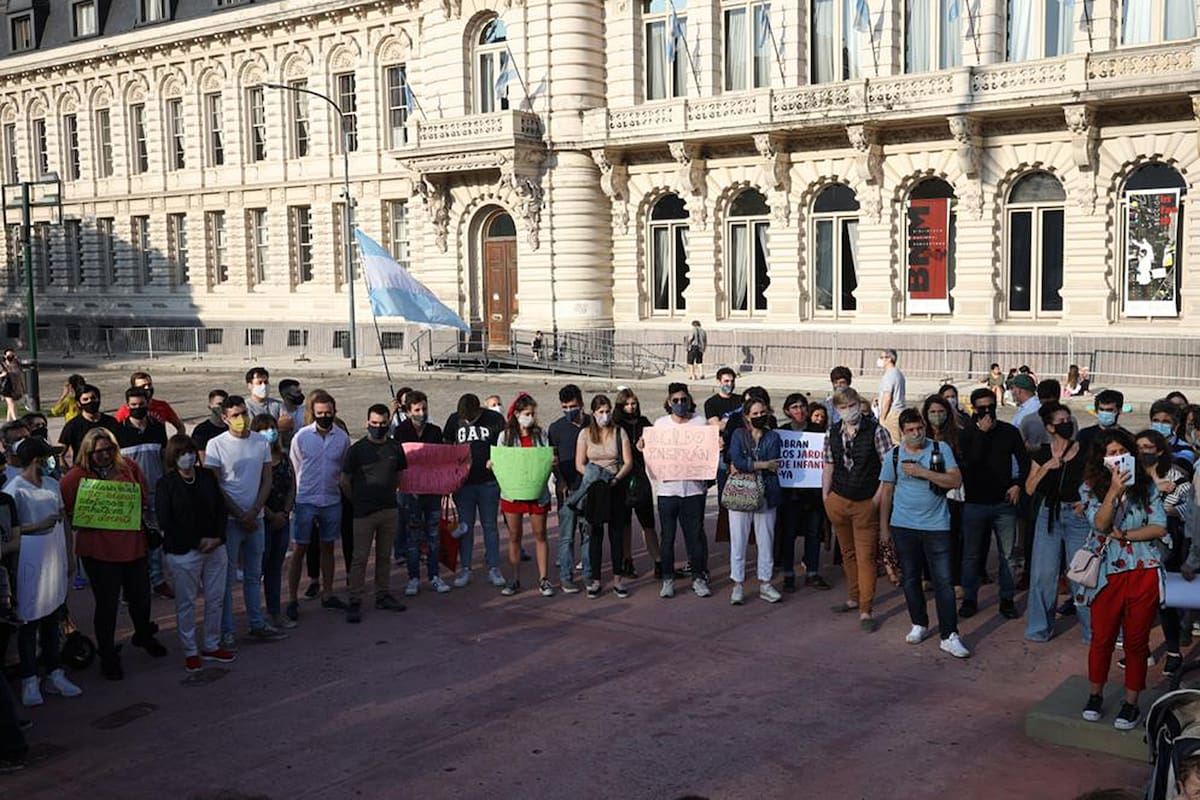 Protesta frente al ministerio de Educación, en la ciudad de Buenos Aires