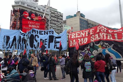 Protesta y piquetes: instalan "mil ollas populares" en reclamo de un millón de puestos de trabajo