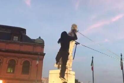 Protestas antirracistas: otra estatua de Cristóbal Colón fue vandalizada en Estados Unidos
