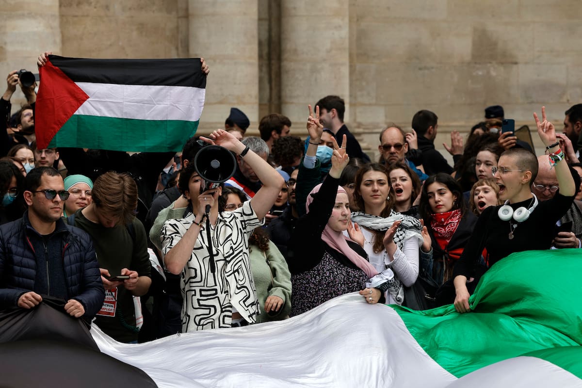 Protestas de estudiantes en la Sorbona