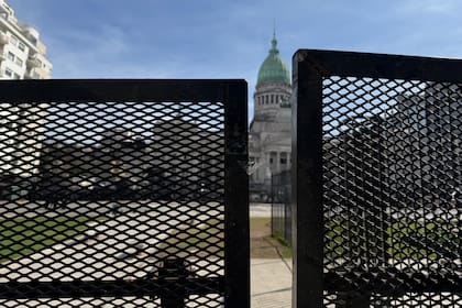 Protestas de organizaciones sociales y sindicatos en el Congreso de la Nación