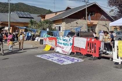 Protestas del personal de salud del Hospital Regional Ramón Carrillo, en San Martín de los Andes, en demanda de mejores condiciones de trabajo
