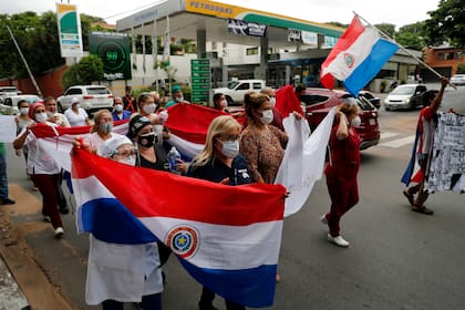 Protestas del personal de salud en Asunción en reclamo de más insumos