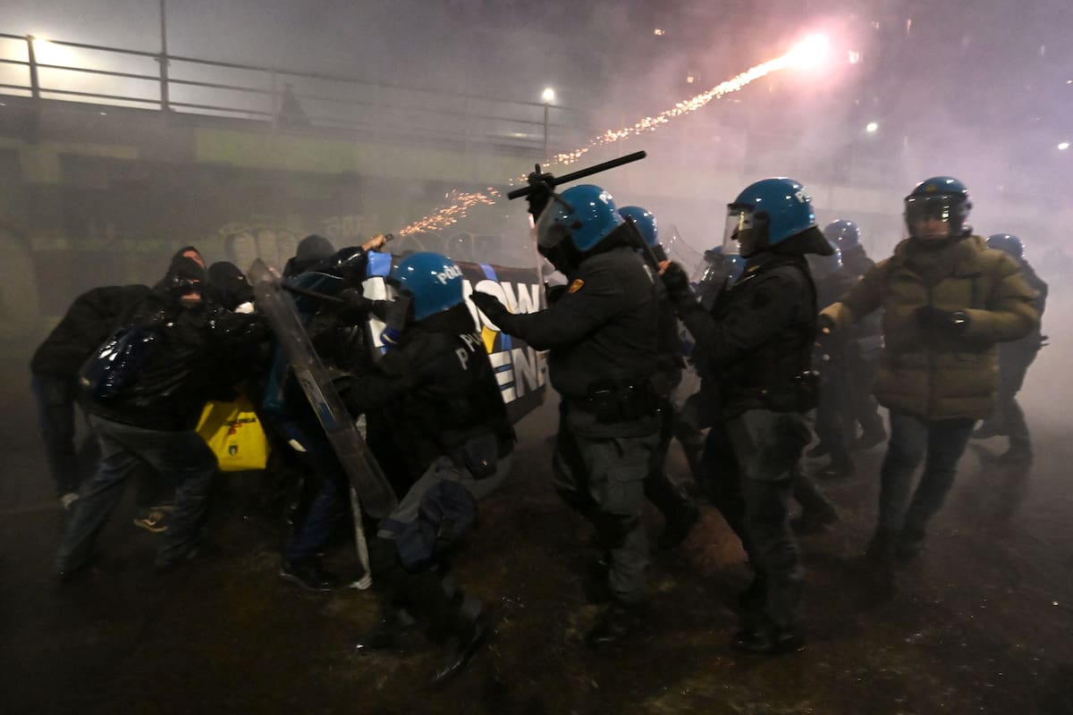 Protestas en Milán durante el primer día de los Juegos Olímpicos de Invierno