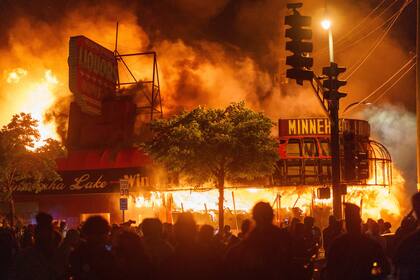 Violencia en Minneapolis en la tercera noche de protestas