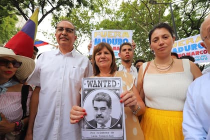 Protestas en retiro por la llegada de Nicolás Maduro a Buenos Aires