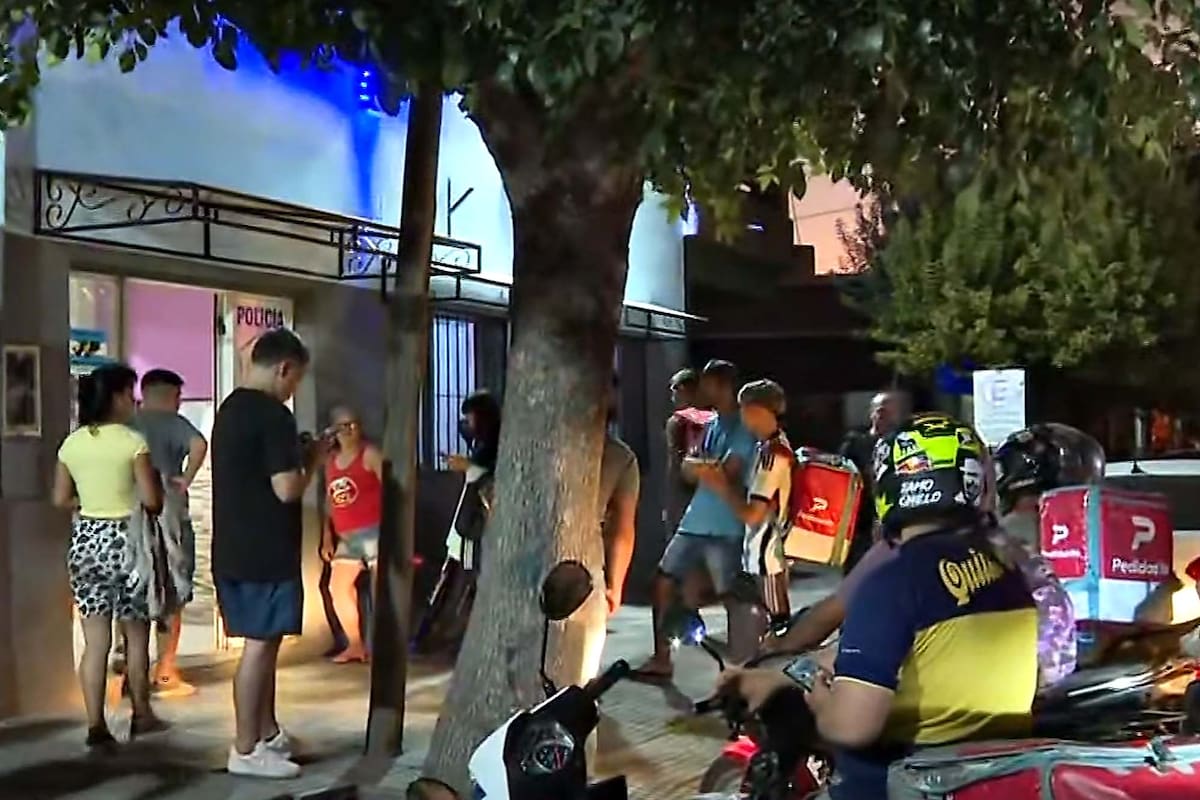 Protestas frente a la comisaria de Quilmes por el asesinato de un repartidor