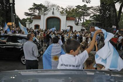 Protestas frente a la quinta de Olivos por la continuidad de las clases presenciales