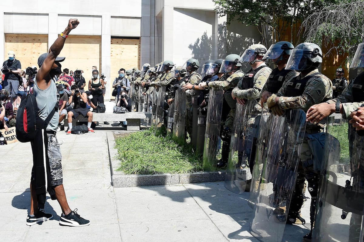Protestas por George Floyd: militarizada como una ciudad en guerra, Washington brindó una protesta pacífica