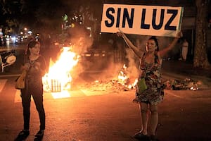 Protestas por los cortes de luz en diferentes barrios porteños