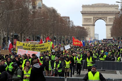 Miles de personas se movilizaron hoy en la capital y en otras ciudades de Francia